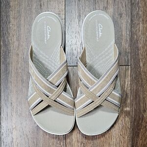 Clarks Women's Tan Strappy Sandals